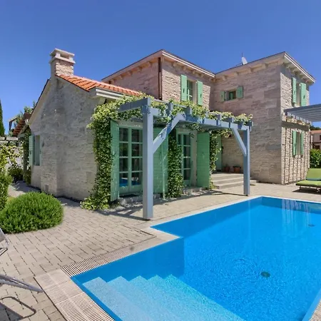 Villa Luxury With A Swimming Pool Liznjan, Medulin - 16329 *