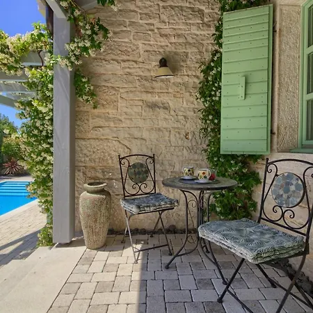 Villa Luxury With A Swimming Pool Liznjan, Medulin - 16329