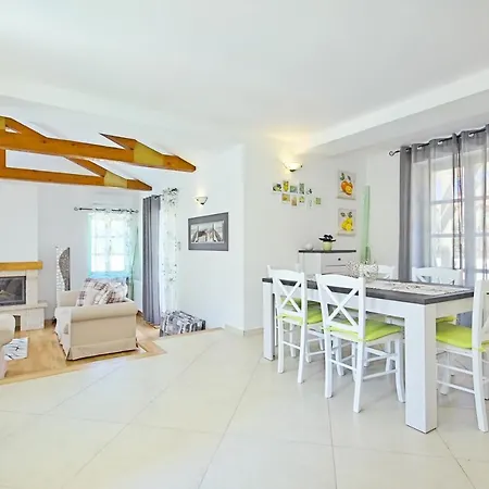Luxury With A Swimming Pool Liznjan, Medulin - 16329 Villa *