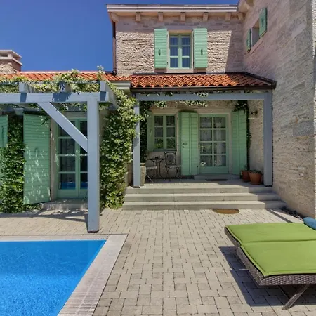Luxury With A Swimming Pool Liznjan, Medulin - 16329 Вилла Лижнян