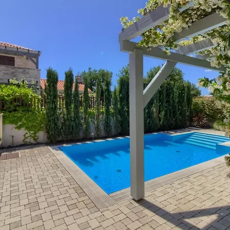 Luxury With A Swimming Pool Liznjan, Medulin - 16329 Vila Ližnjan
