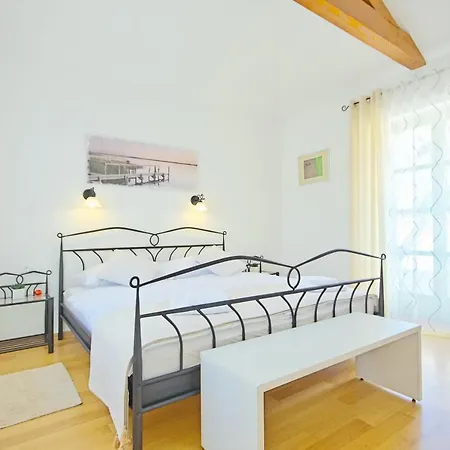 Luxury With A Swimming Pool Liznjan, Medulin - 16329 Vila *