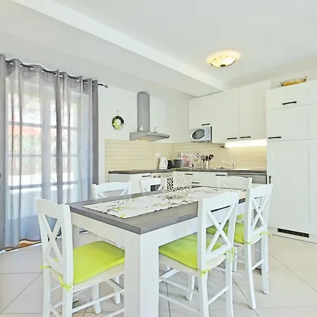 빌라 Luxury With A Swimming Pool Liznjan, Medulin - 16329 *