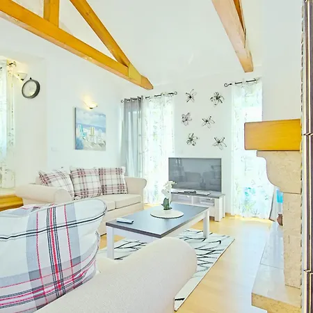 Luxury With A Swimming Pool Liznjan, Medulin - 16329 Vila